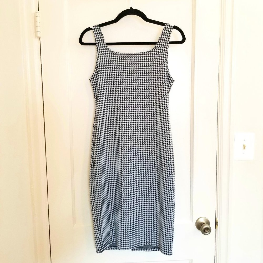 Popular Basics Junior's size Large Sleeveless Houndstooth Dress